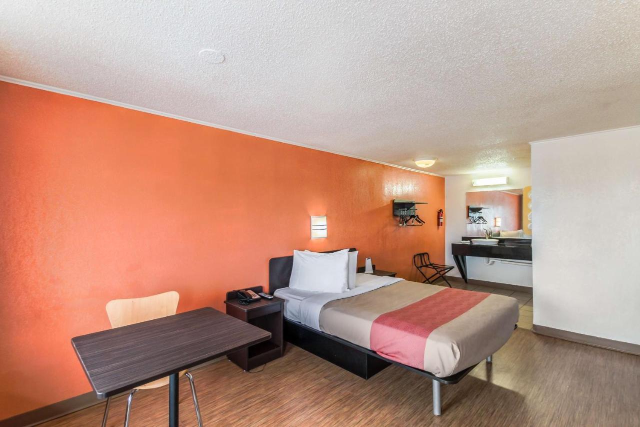 Motel 6 Kalamazoo Exteriér fotografie